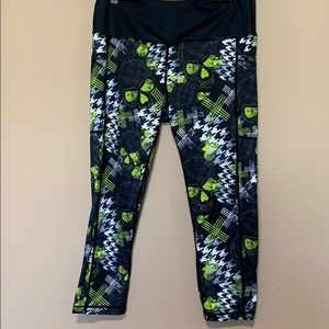 CVG Abstract Skulls Capris Size Large